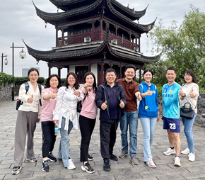 环护城河徒步，不仅锻炼了身体，放松了心情，加深了同事间的默契与感情，更是感受到了团队带来的陪伴与力量，展现了开云官方网页版-开云（中国）
人的青春和活力，同时，引导大家养成良好的运动习惯，以更加饱满的精神状态，勇毅前行，为公司高质量发展蓄势赋能。
